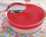 Gelatina com leite condensado e creme de leite na travessa: sobremesa fácil e com cara de festa do TudoGostoso que todo mundo ama