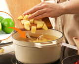 Truque do limão na água da batata é uma dica muito simples que muda o prato