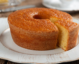 Bolo de laranja cremoso perfeito para o café da manhã ou lanche da tarde