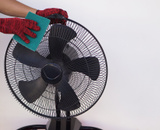 Você já lembrou de limpar o ventilador neste verão? Com esse truque, ele fica limpinho em poucos minutos sem sufoco