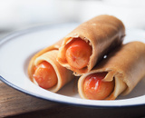Criançada em casa? Enroladinho de salsicha na massa de panqueca é receita prática de lanche para as férias