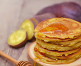 Se sua mãe não te ensinou, eu te ensino: essa panqueca fit de batata-doce é perfeita para incluir no seu pré-treino