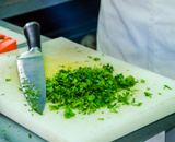 Truque simples para tirar mancha da tábua de cozinha