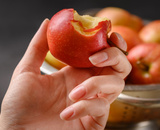 5 coisas que acontecem com o corpo se você comer uma maçã por dia todos os dias?