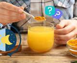 É melhor tomar o chá de cúrcuma pela manhã ou à noite? Descubra o horário ideal!