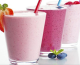 Vitamina cremosa de frutas vermelhas