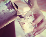 Quantos litros de água devemos beber por dia?