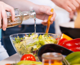 Vinagre além da limpeza: aprenda como usá-lo na comida para deixá-la ainda mais gostosa!