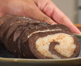 Rocambole de prestígio é a sobremesa fácil e irresistível que você precisa fazer na sua casa