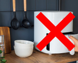 Pense bem antes de colocar a airfryer nessa parte da cozinha, há risco de incêndio