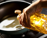 Não é só o azeite: preço do óleo de cozinha dispara nos mercados e aqui estão as 5 dicas de como economizar não pesar o orçamento