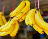 Por que as pessoas estão guardando banana pendurada?