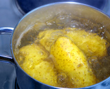 Faça esse truque com a batata e ACABE com o cheiro ruim da cozinha