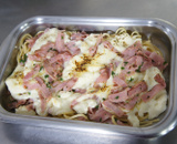 Macarrão com presunto e molho branco