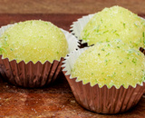 Brigadeiro de limão SEM TALHAR é possível e o TudoGostoso te ensina como! Veja a receita e as dicas de ouro