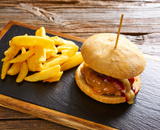 Hambúrguer de pão de queijo: confira a receita