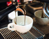 Saiba qual cafeteira de cápsula comprar para o seu cantinho do café!
