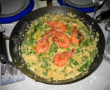 Risoto de camarão, ervilhas e rúcula