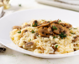 Risoto de cogumelos para fazer em 10 minutos no micro-ondas: prato sofisticado com pouco esforço para o almoço ou jantar
