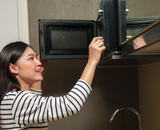 Micro-ondas da Philco grande e potente com mais de R$ 300 de desconto na Black Friday