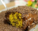 Bolo formigueiro de cenoura é minha nova receita favorita: massa fofinha e cobertura generosa para servir no lanche da tarde