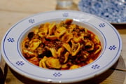 Orecchiette com ragu de linguiça calabresa defumada