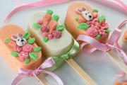 Cake pop de bolo de cenoura