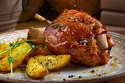 Pernil assado com batata