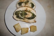 Enroladinho de frango com ricota e espinafre