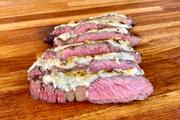 Ancho assado com crosta de gorgonzola