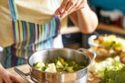Errou a mão no sal? TudoGostoso ensina como salvar a comida salgada e equilibrar o sabor em poucos minutos