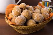 Bolinho de chuva com banana