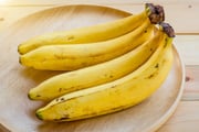 Nem na bancada, nem na geladeira: o truque do TudoGostoso para armazenar as bananas e fazer elas durarem semanas
