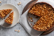 A melhor sobremesa de amendoim que já fiz para a Festa Junina veio dessa receita de torta de pé de moleque do TudoGostoso