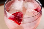 Gin tônica com morango