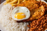 3 erros que todo mundo comete na hora de fazer arroz que não deixa soltinho como de restaurante