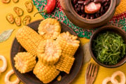 Comidas típicas, quadrilhas e muita música: Tudo o que acontece no maior São João do mundo!
