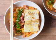 Kimchi jjigae: aprenda a fazer o ensopado coreano queridinho dos doramas e dos idols de k-pop