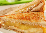 Sanduíche de banana com canela