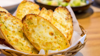 Pão de alho com queijo na fritadeira elétrica sem óleo