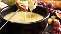 Fondue de queijo fácil e delicioso