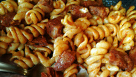 Macarrão parafuso com linguiça calabresa