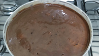 Brigadeiro recheado com bolo de cenoura