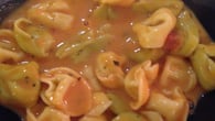 Sopa de tomate com tortellini