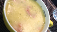 Sopa cremosa de mandioca com calabresa