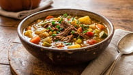 Sopa de legumes com carne desfiada: receita encorpada sem usar farinha