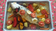 Corvina assada com legumes