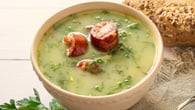Caldo verde com batata cremoso e saboroso que não fica farinhento