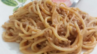 Macarrão com carne moída e creme de leite