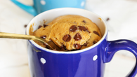 Cookie de caneca no micro-ondas ou na airfryer que fica pronto em menos de 10 minutos